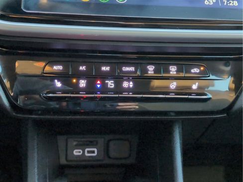 Used 2022 Chevrolet Bolt LT w/ Infotainment Package image 22