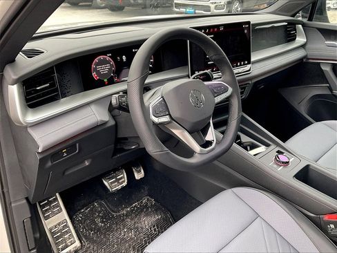 New 2026 Volkswagen Tiguan SE R-Line image 9