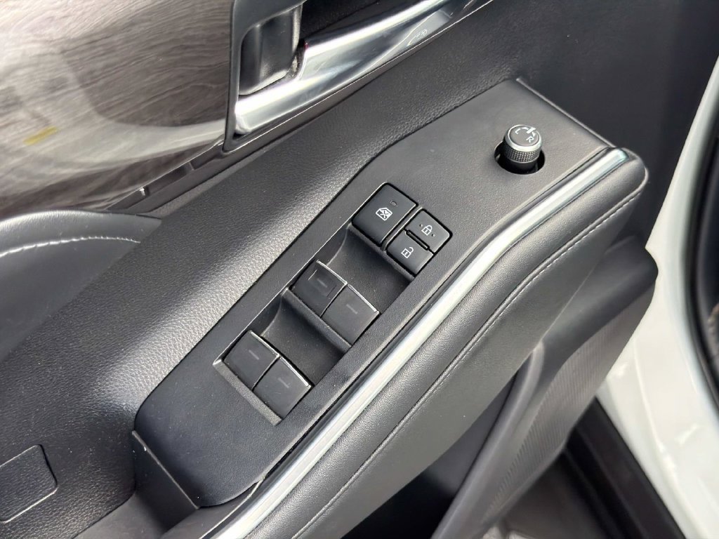 Used 2021 Toyota Highlander Limited AWD/4WD image 19