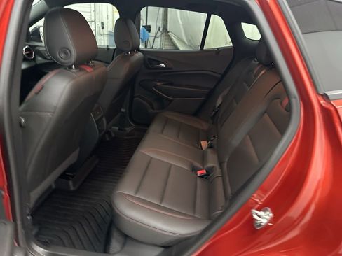 Used 2024 Chevrolet Trax RS w/ Sunroof Package image 24