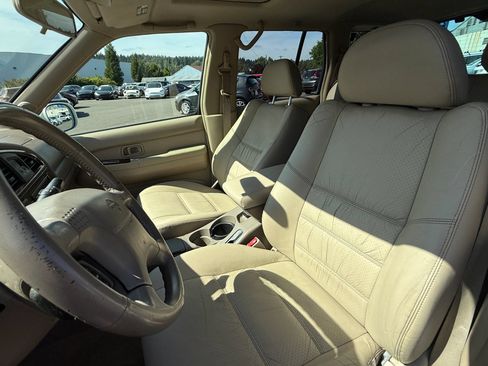 Used 2001 Nissan Pathfinder LE AWD/4WD image 14