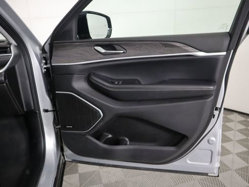 Used 2024 Jeep Grand Cherokee L Limited image 26