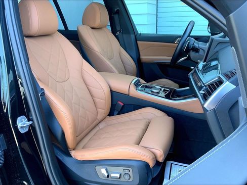 Used 2024 BMW X5 xDrive40i w/ M Sport Package AWD/4WD image 19