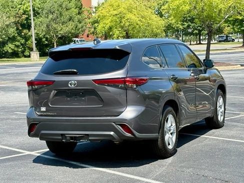 Used 2021 Toyota Highlander L FWD image 7