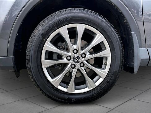 Used 2018 Toyota RAV4 Limited image 10