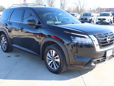 Used 2022 Nissan Pathfinder SL image 3
