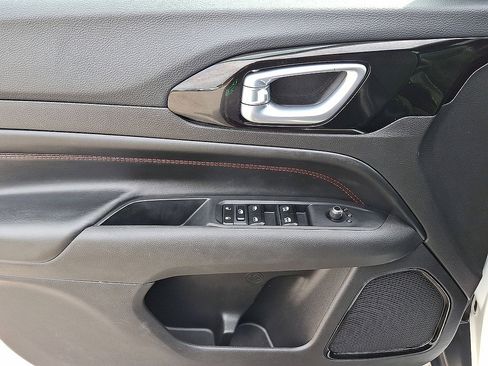 Certified 2025 Jeep Compass Trailhawk AWD/4WD image 16