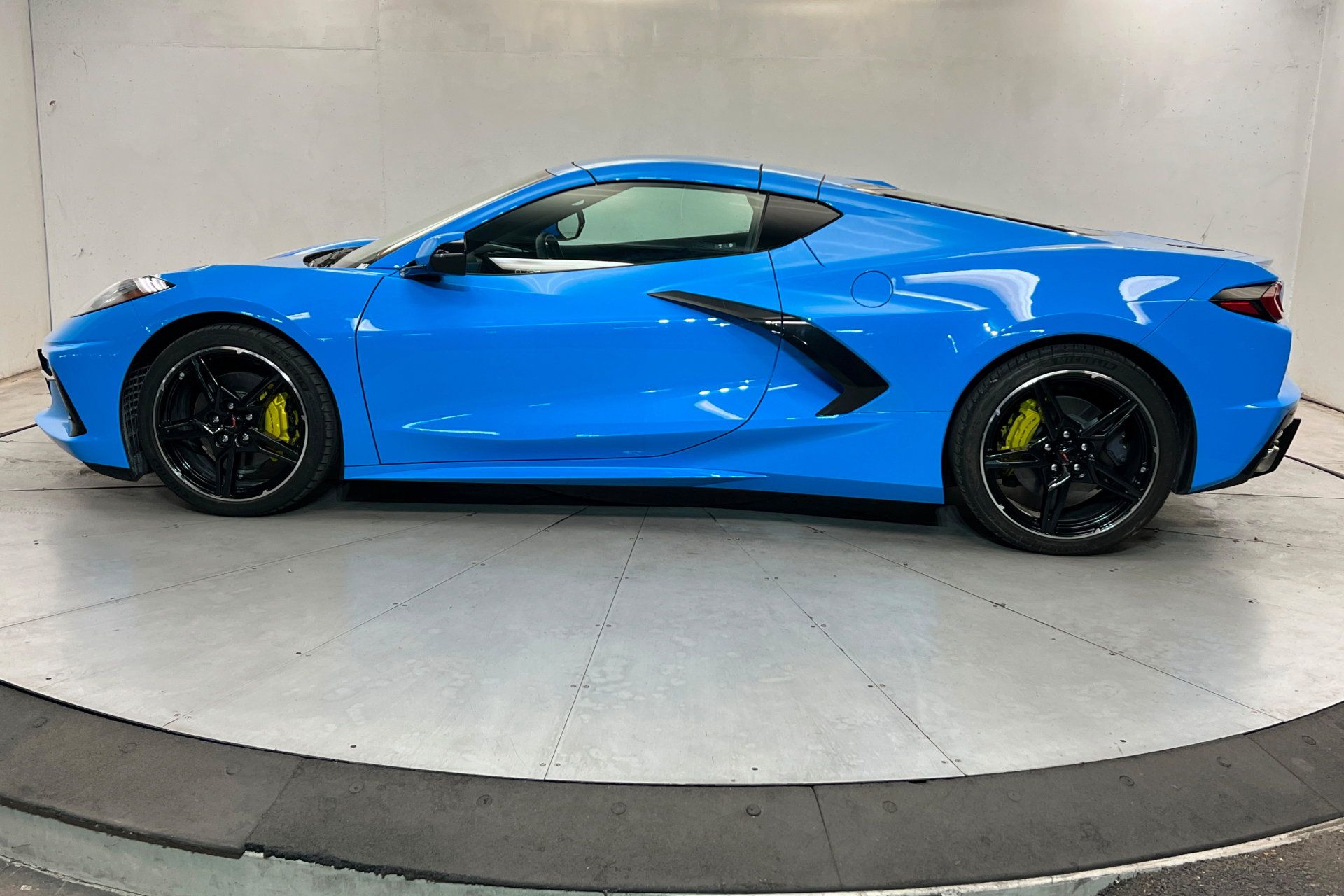 Used 2024 Chevrolet Corvette Stingray Preferred Cpe w/ 2LT RWD image 2