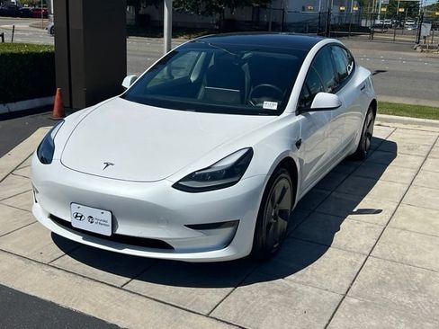 Used 2021 Tesla Model 3 Standard Range Plus RWD image 3