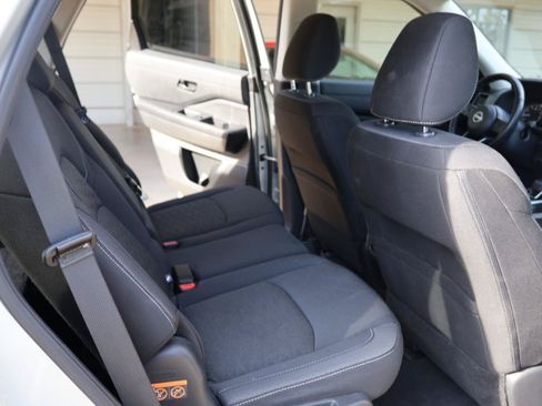 Used 2024 Nissan Pathfinder SV FWD image 19