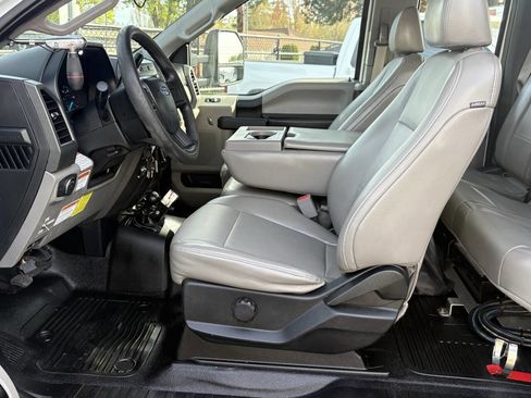 Used 2017 Ford F550 4x4 SuperCab Super Duty image 21