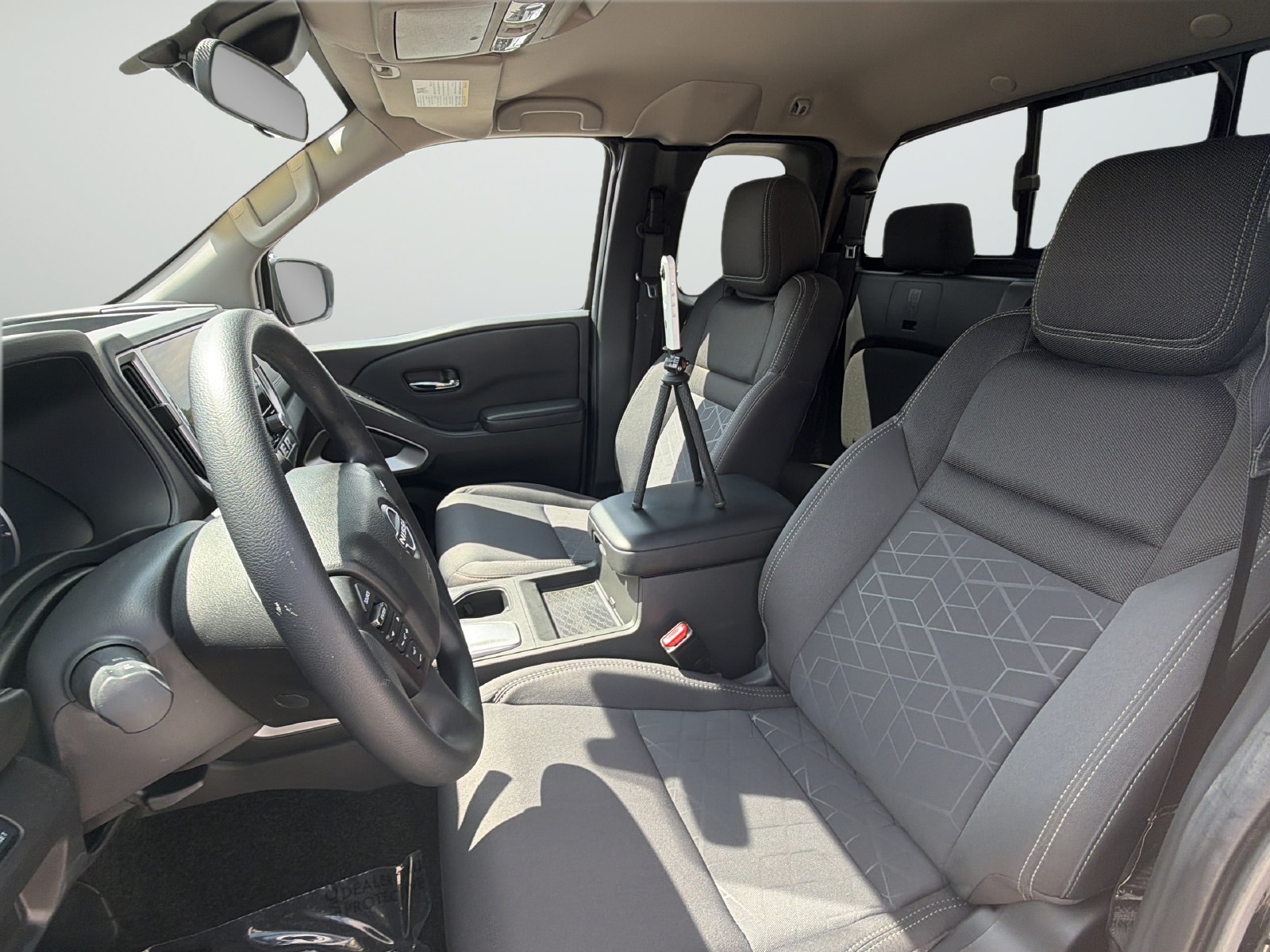 Certified 2025 Nissan Frontier SV RWD image 32