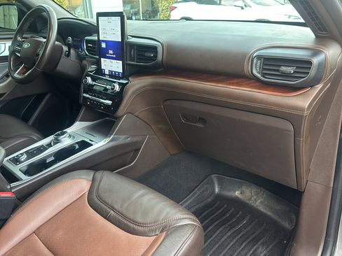 Used 2022 Ford Explorer King Ranch w/ Premium Technology Package image 10