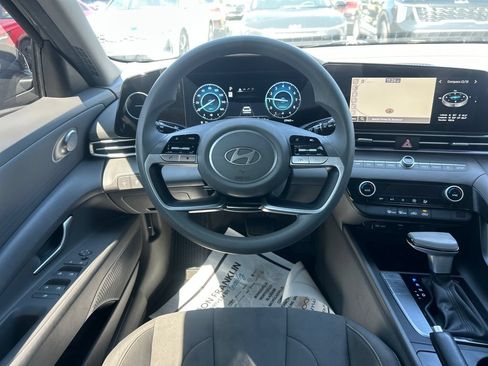 Used 2024 Hyundai Elantra SEL FWD image 16