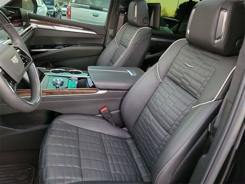 Used 2025 Cadillac Escalade Sport Platinum w/ LPO, ONYX Package image 16