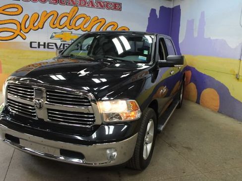 Used 2016 RAM 1500 Classic SLT w/ SLT Plus D←cor Group AWD/4WD image 4