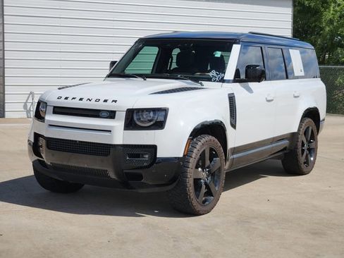 Used 2024 Land Rover Defender 130 X-Dynamic SE image 3