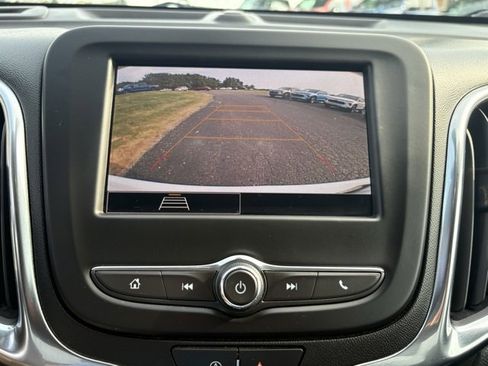 Used 2022 Chevrolet Equinox LT w/ Driver Convenience Package image 18