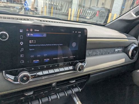Used 2025 Chevrolet Colorado ZR2 w/ Technology Package AWD/4WD image 22