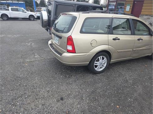 Used 2000 Ford Focus SE image 2