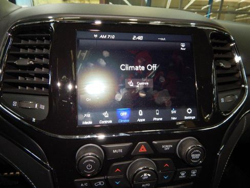 Used 2021 Jeep Grand Cherokee SRT image 28