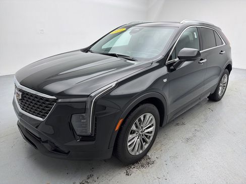 Used 2025 Cadillac XT4 Premium Luxury w/ Technology Package image 5