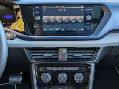 Used 2023 Volkswagen Taos SE w/ Panoramic Sunroof Package image 26