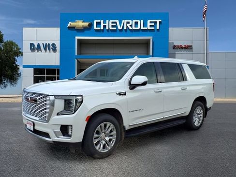 Used 2023 GMC Yukon XL Denali w/ Max Trailering Package AWD/4WD image 7