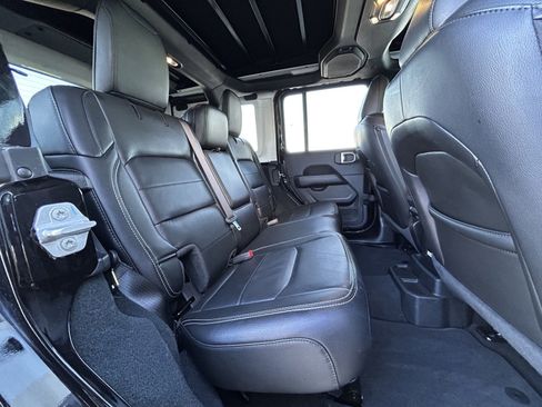 Used 2022 Jeep Wrangler Unlimited Sahara w/ Cold Weather Group image 17