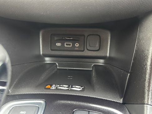 Used 2024 Chevrolet Equinox Premier image 37