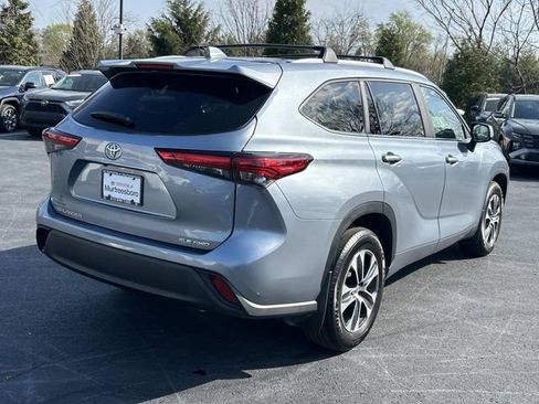Used 2023 Toyota Highlander XLE image 4