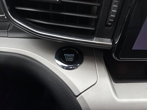 Used 2023 Ford Explorer XLT w/ Equipment Group 202A image 15