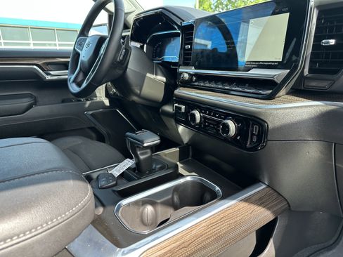 Used 2024 Chevrolet Silverado 1500 RST w/ Z71 Off-Road Package AWD/4WD image 37