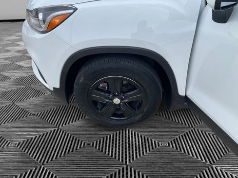 Used 2022 Chevrolet Trax LT w/ LT Convenience Package image 14