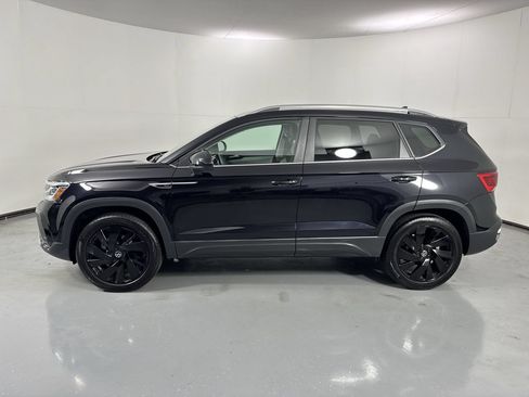 Used 2024 Volkswagen Taos SEL AWD/4WD image 2