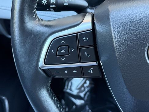 Used 2021 Toyota Highlander XLE image 30