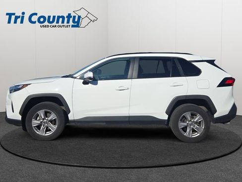 Used 2025 Toyota RAV4 XLE AWD/4WD image 4