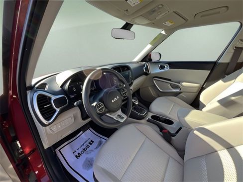 Used 2025 Kia Soul LX w/ LX Technology Package image 13