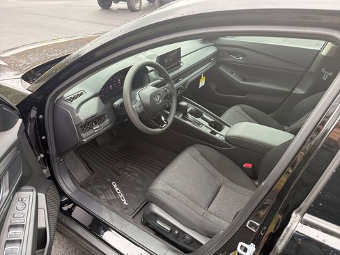 New 2025 Honda Accord SE image 9