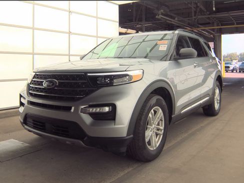 Used 2024 Ford Explorer XLT w/ Equipment Group 202A AWD/4WD image 2