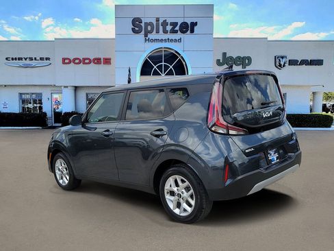 Used 2024 Kia Soul LX w/ Option Group 015 FWD image 3