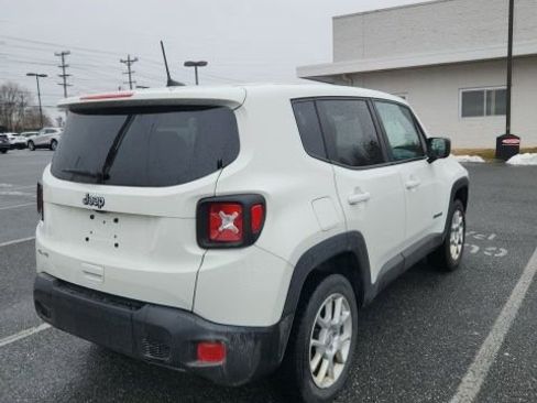 Used 2023 Jeep Renegade Latitude image 5