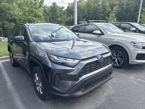 Used 2024 Toyota RAV4 LE AWD/4WD image 3