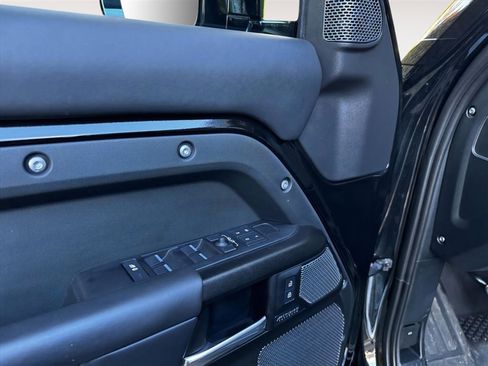 Used 2023 Land Rover Defender 110 V8 image 9
