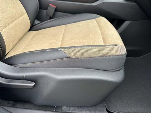 New 2026 Chevrolet Equinox ACTIV AWD/4WD image 32