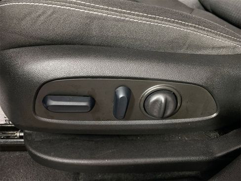 Used 2024 GMC Terrain SLE w/ Driver Convenience Package image 12