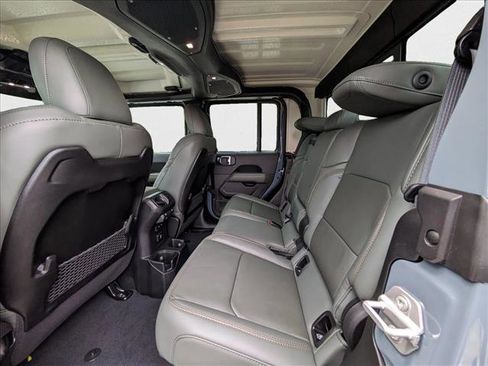 New 2025 Jeep Gladiator Mojave w/ Convenience Group image 17