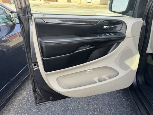 Used 2017 Dodge Grand Caravan SE w/ Power Window Group image 15