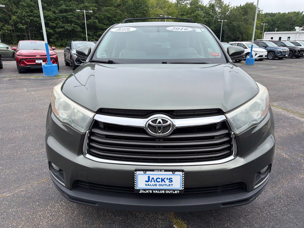 Used 2016 Toyota Highlander Plus AWD/4WD image 2