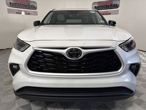 Used 2024 Toyota Highlander XLE image 9